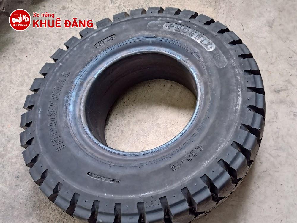 Lốp đặc xe nâng 825-15 Phoenix