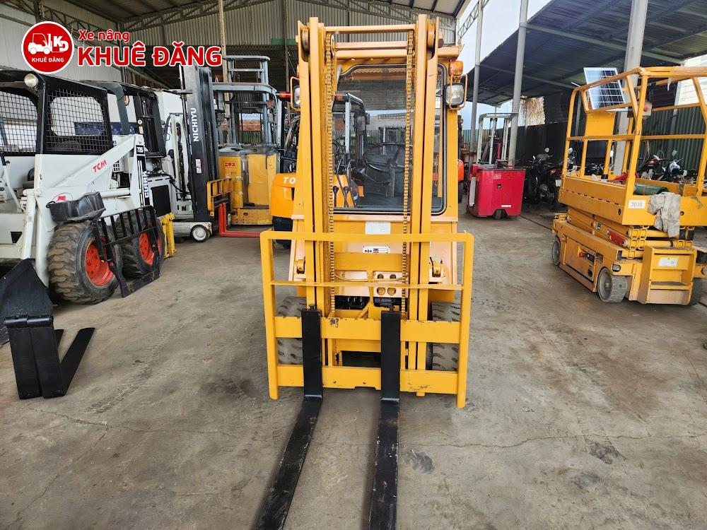 Xe nâng dầu 1.5 tấn Komatsu FD15L-14