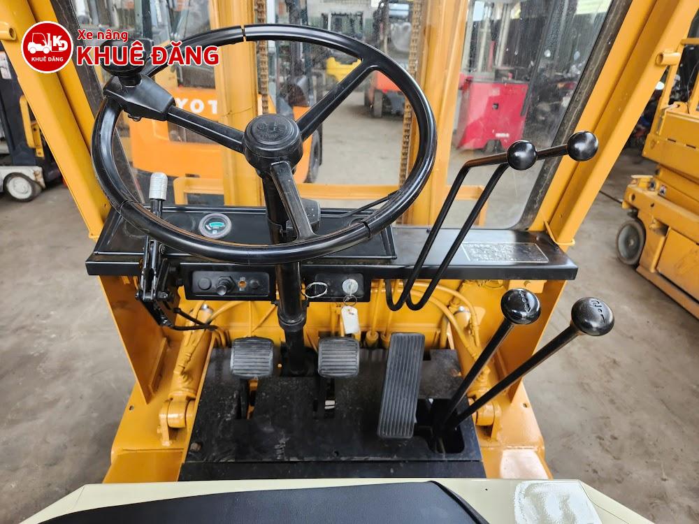 Xe nâng dầu 1.5 tấn Komatsu FD15L-14