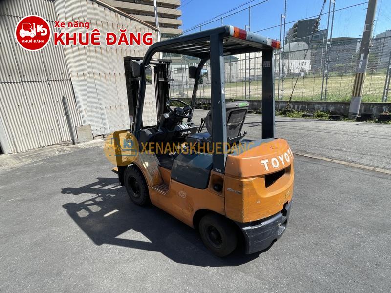 1833-Xe nâng dầu 1.5 tấn Toyota 7FD15