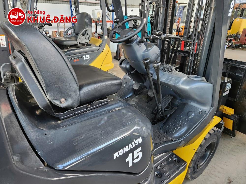 Xe nâng dầu 1.5 tấn Komatsu FD15C-18 gắn gầu xúc - Góc nhìn tổng thể