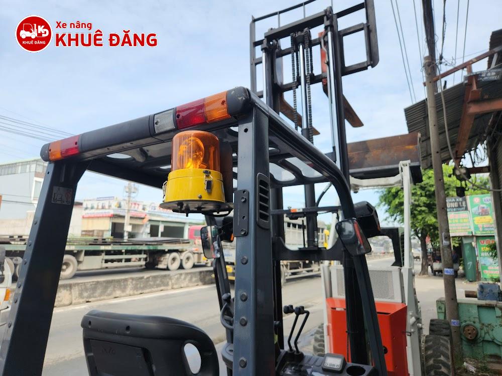 Xe nâng dầu 2 tấn Toyota 02-8FD20 có đèn cảnh báo phía sau