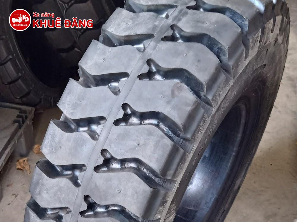 Lốp đặc xe nâng 825-15 Phoenix