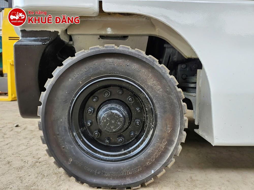 Xe nâng dầu xúc nâng 1.5 tấn Komatsu FD15T-16