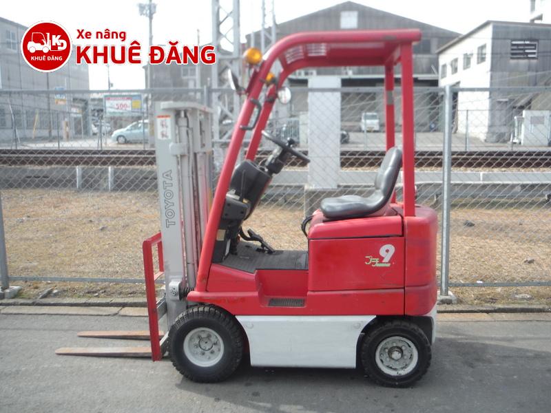 1926-Xe nâng điện ngồi lái 900kg Toyota 3FB9