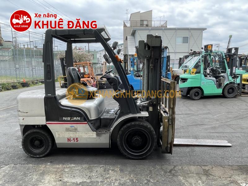 894-Xe nâng xăng gas 2 tấn Nissan UGL02