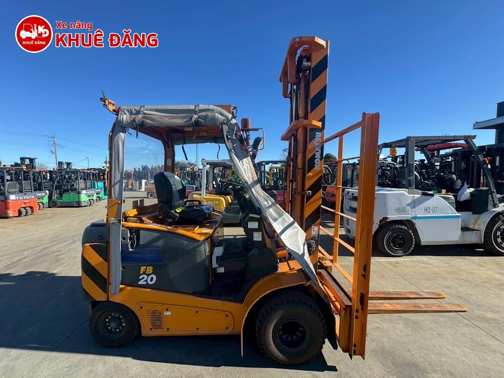 Xe nâng điện ngồi lái 2 tấn Komatsu FB20-12, 4.5m, 2018, sàng càng