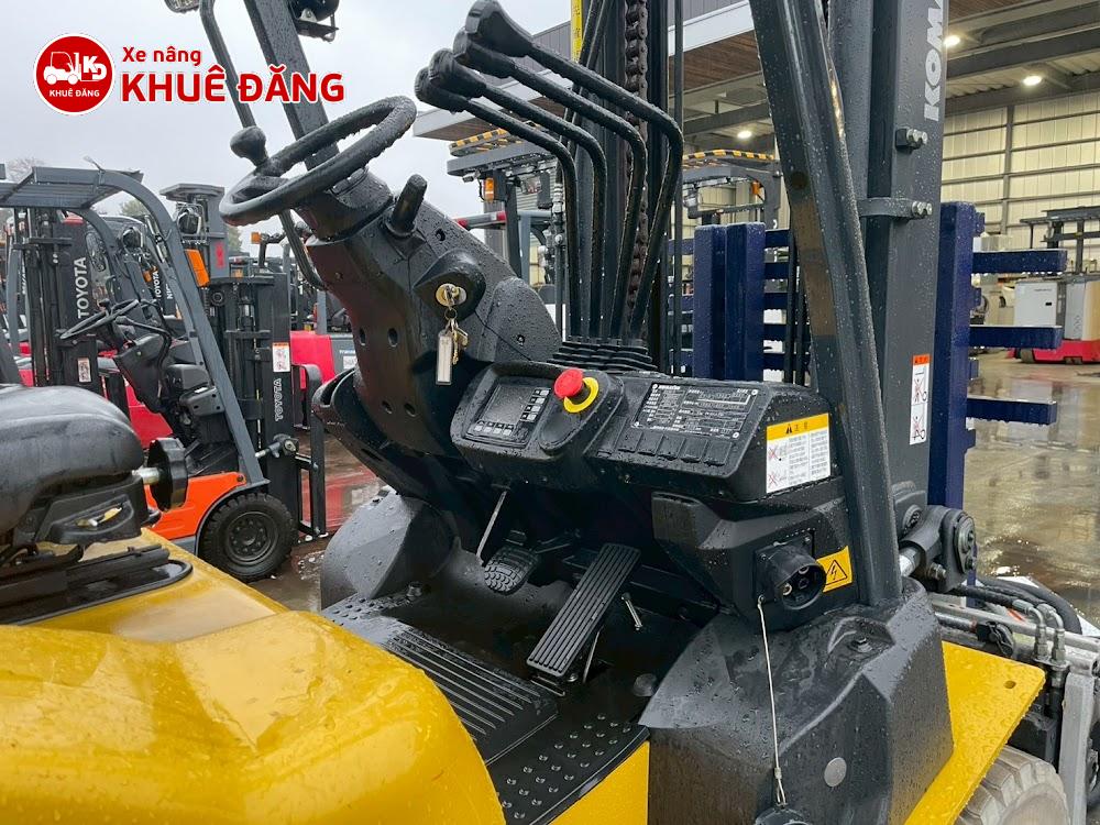 Xe nâng điện ngồi lái Komatsu FE30-2