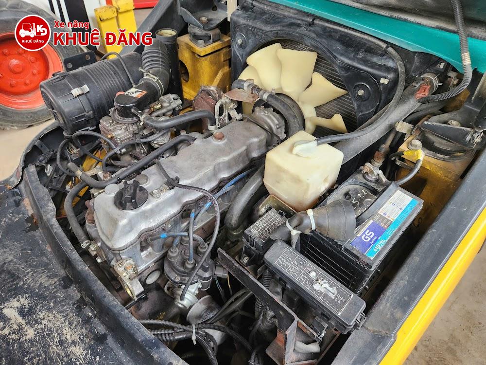 Xe nâng xăng 2 tấn Komatsu FG20T-16
