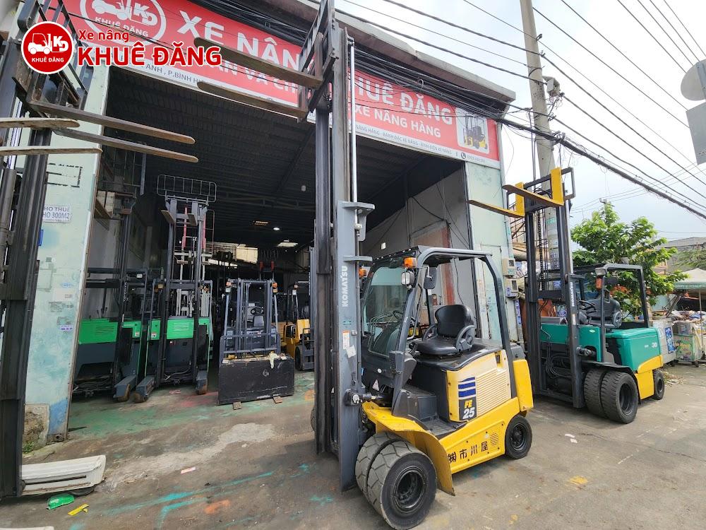 Xe nâng điện ngồi lái 2.5 tấn Komatsu FE25-1, lốp đôi nâng cao 4m