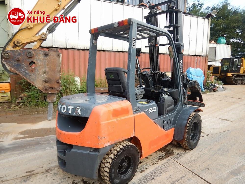 Xe nâng dầu 3 tấn Toyota 02-8FD30 số tự động, kẹp giáy tròn nâng cao 4m