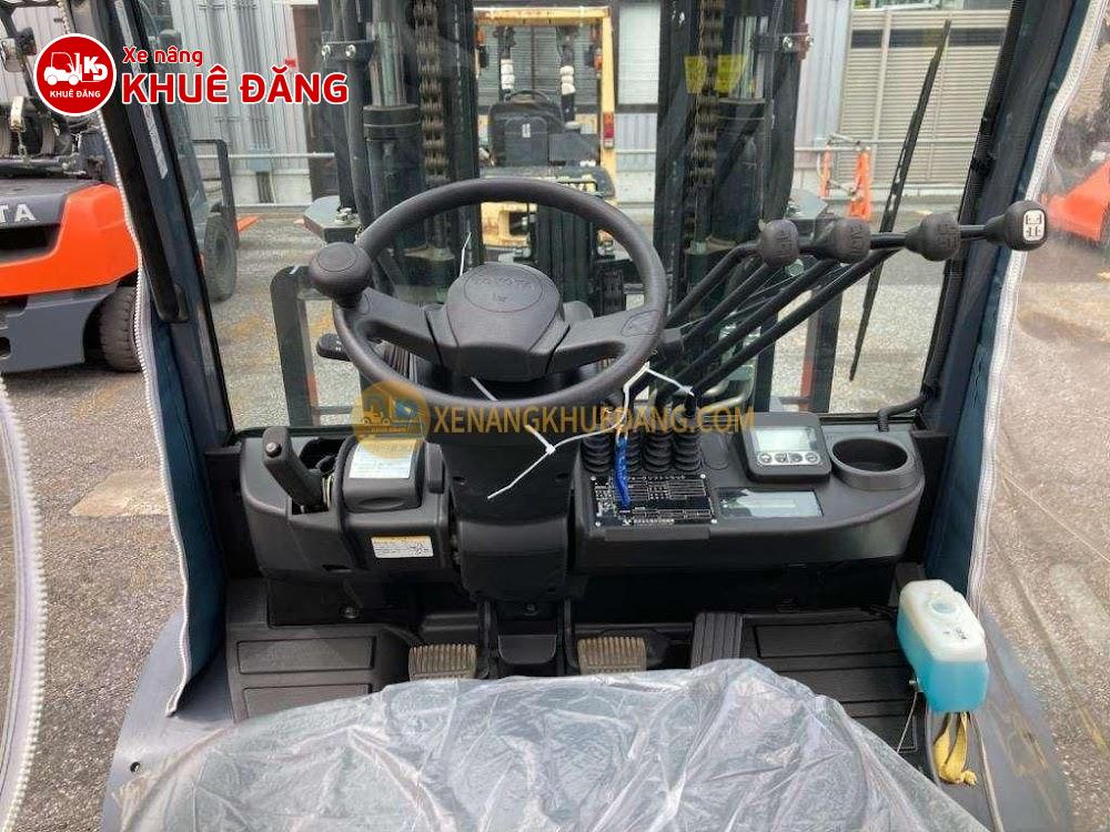 1369-Xe nâng dầu 4 tấn Toyota 8FD40