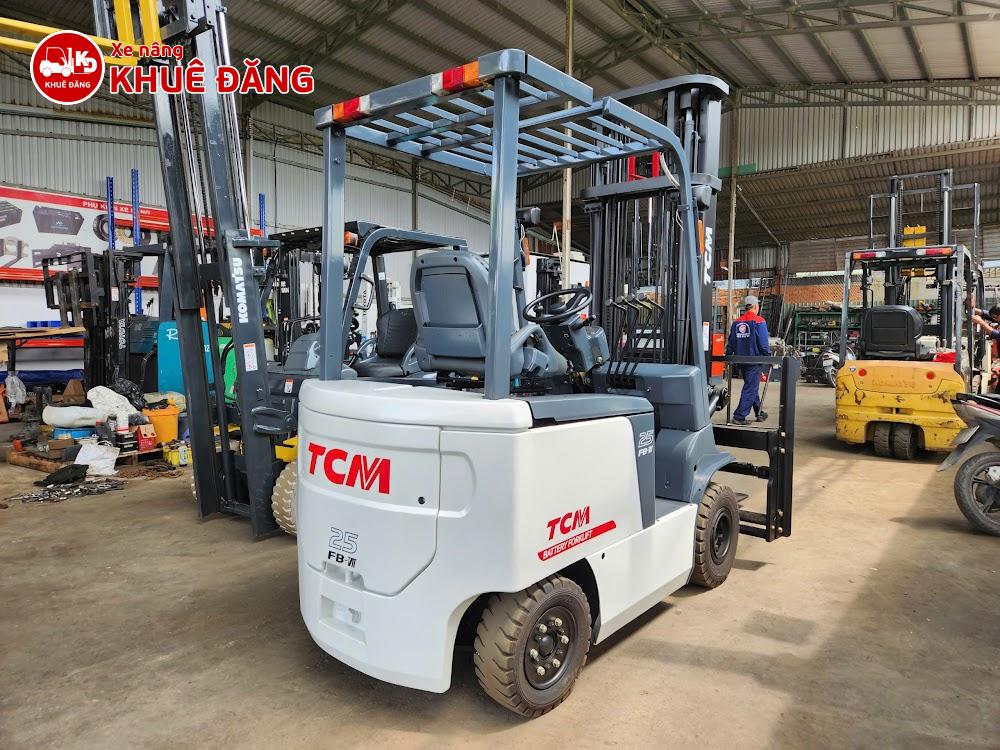 Xe nâng điện ngồi lái 2.5 tấn TCM FB25-7, 4m, đóng mở càng