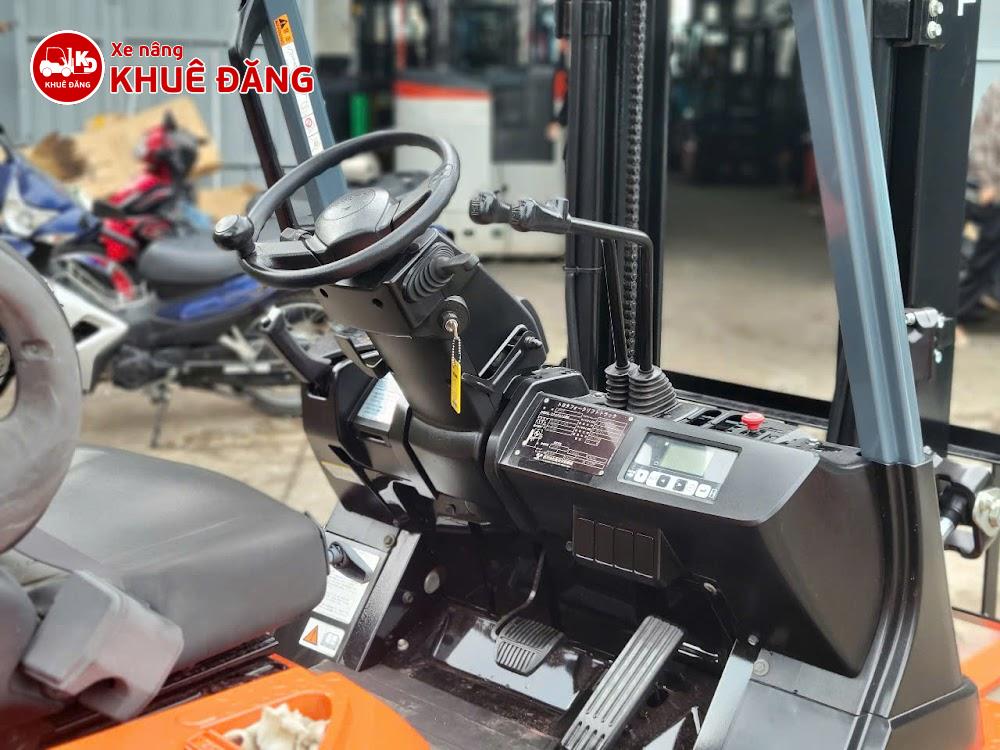 Xe nâng điện ngồi lái 1.5 tấn Toyota 8FB15
