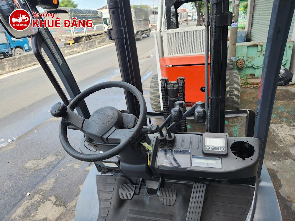 Vô lăng và các cần điều khiển