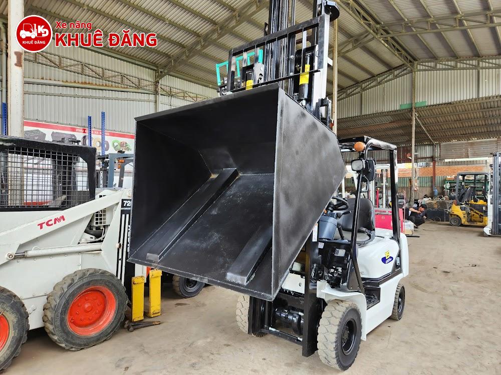 Xe nâng dầu xúc nâng 1.5 tấn Komatsu FD15T-16