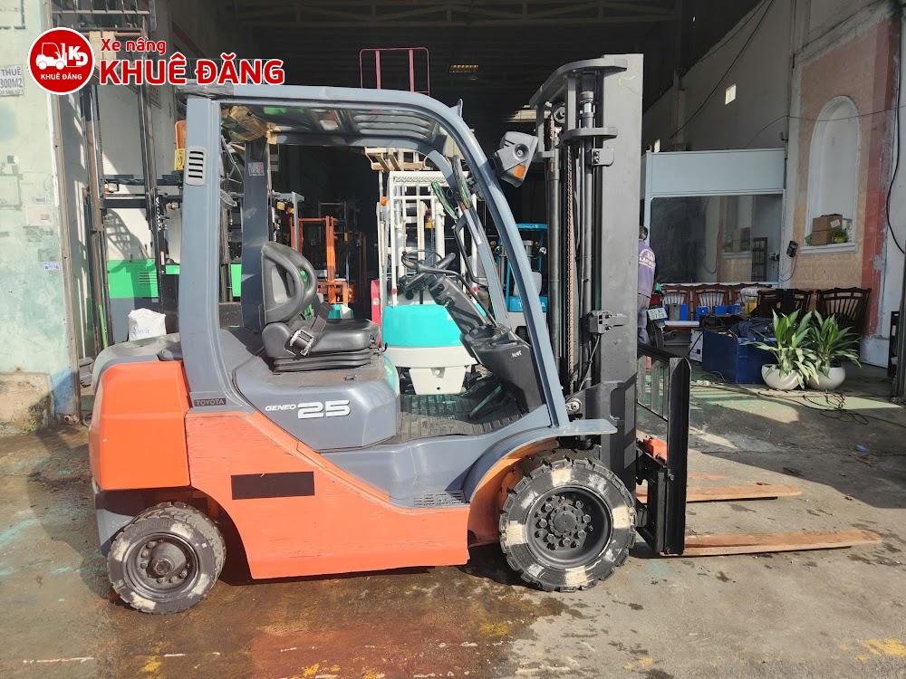 Xe nâng dầu 2 tấn Toyota 02-8FD20