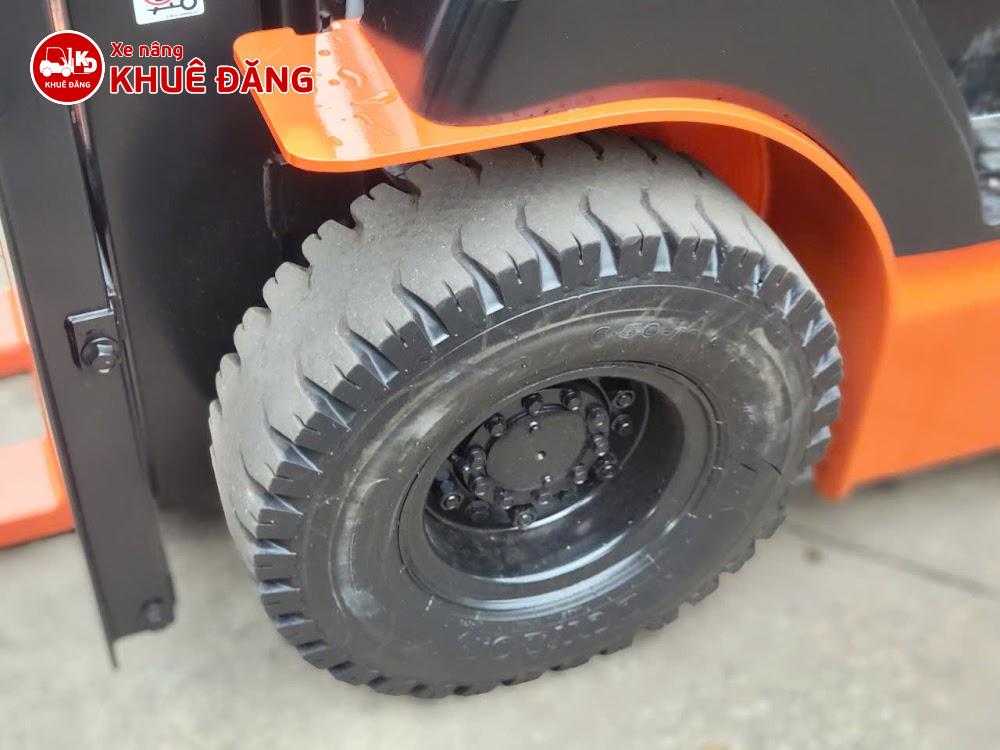 Xe nâng điện ngồi lái 1.5 tấn Toyota 8FB15