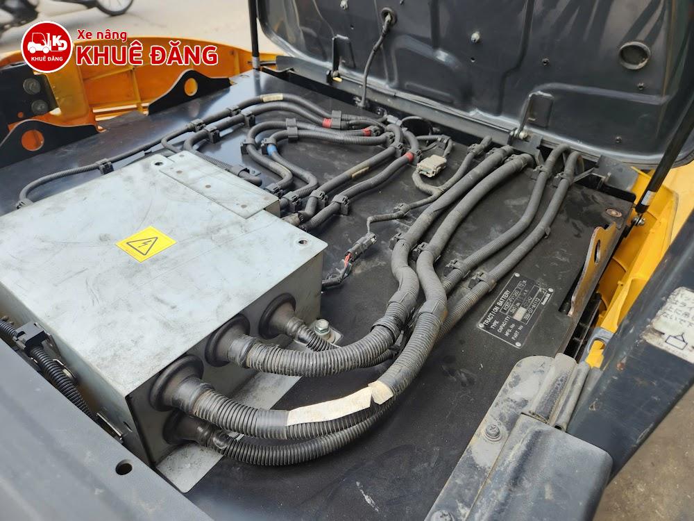 Xe nâng điện ngồi lái 2.5 tấn Komatsu FE25-1, lốp đôi nâng cao 4m