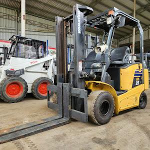 Xe nâng điện ngồi lái 2.5 tấn Komatsu FB25-12