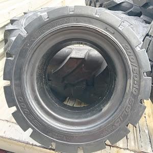 Bánh đặc 200/50-10 Ascendo S2000