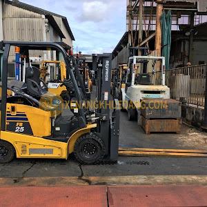 1781-Xe nâng điện ngồi lái 2.5 tấn Komatsu FB25-12