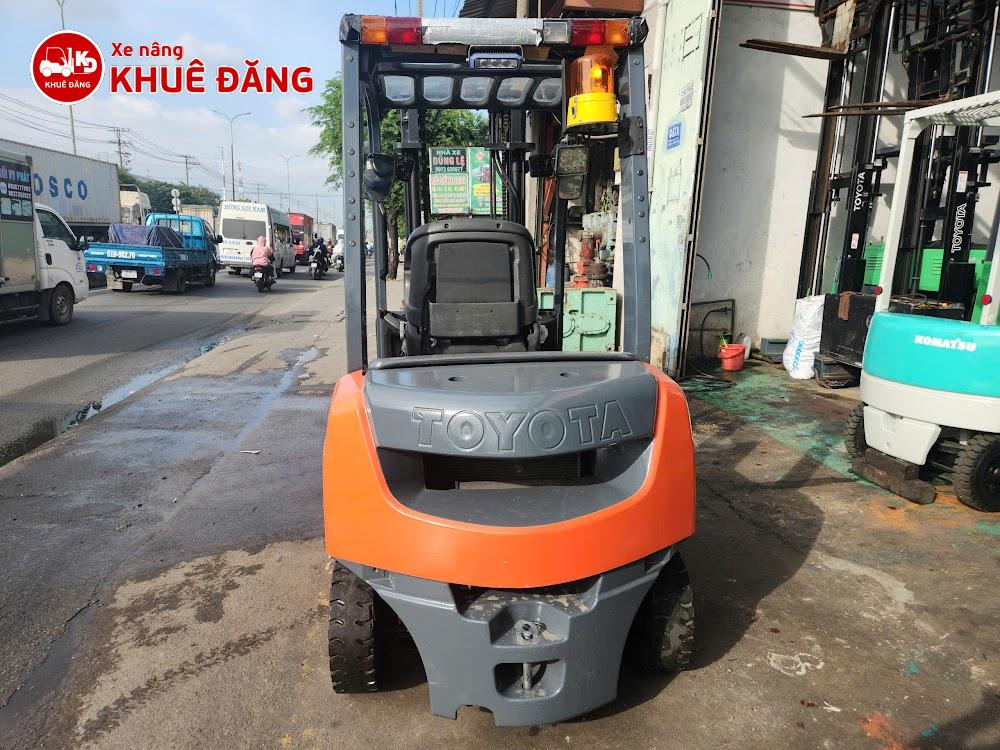 Phía sau Xe nâng dầu 2 tấn Toyota 02-8FD20