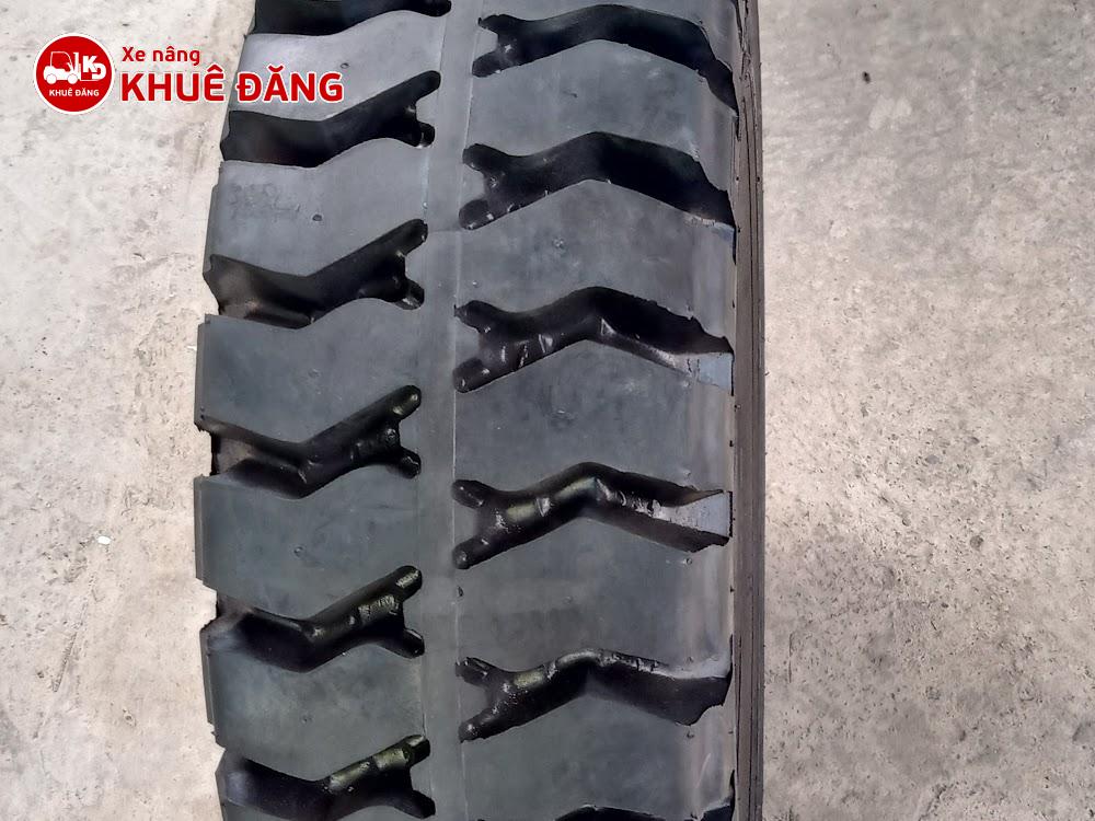Mẫu gai Lốp đặc xe nâng 700-12 Phoenix