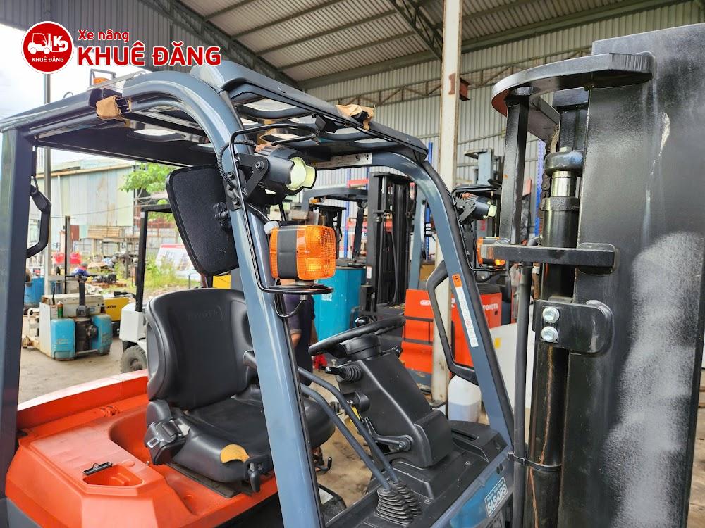 Xe nâng điện ngồi lái 1.5 tấn Toyota 8FB15 nâng cao 2.8m