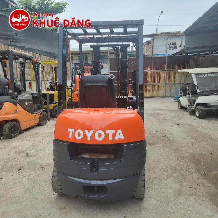Xe nâng xăng 1.5 tấn Toyota 6FG15 gắn kẹp vuông
