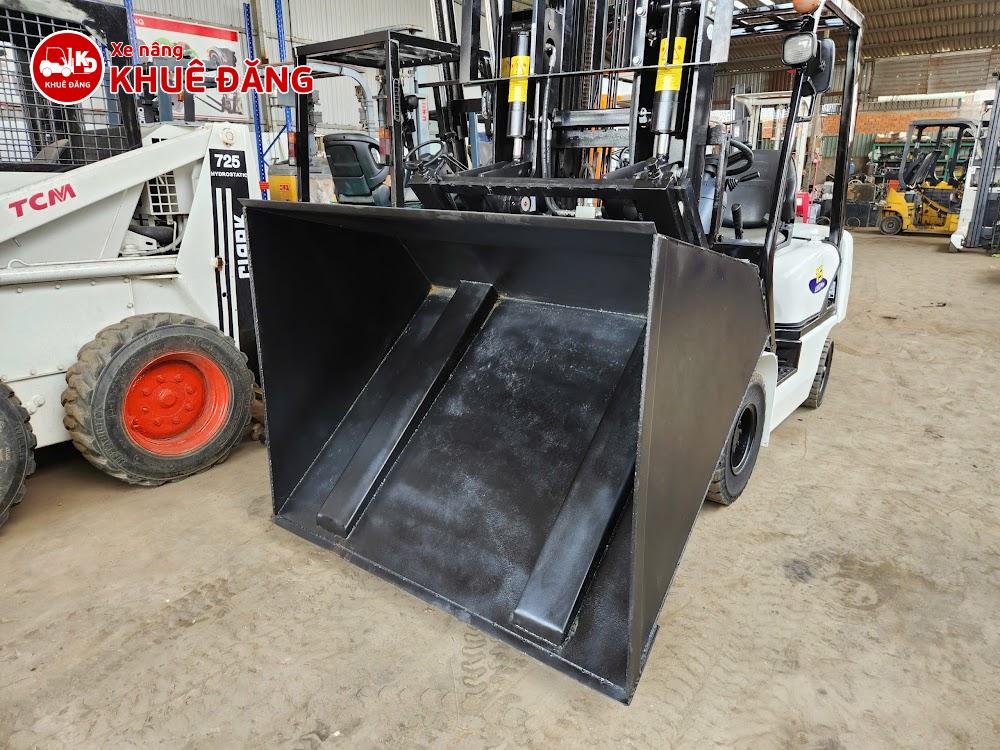 Xe nâng dầu xúc nâng 1.5 tấn Komatsu FD15T-16