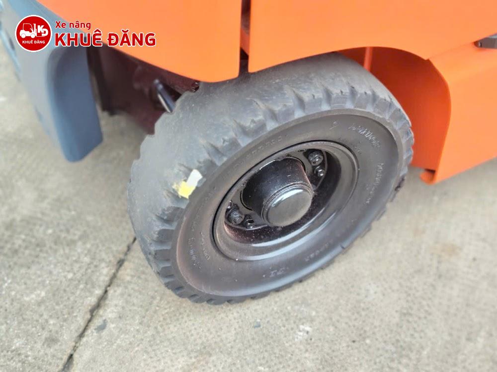 Xe nâng điện ngồi lái 1.5 tấn Toyota 8FB15
