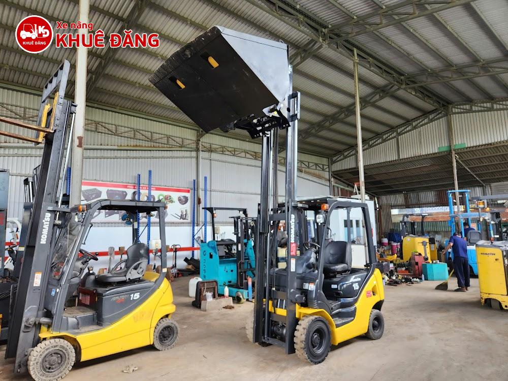 Xe nâng dầu 1.5 tấn Komatsu FD15C-18 gắn gầu xúc - Ứng dụng phân bón