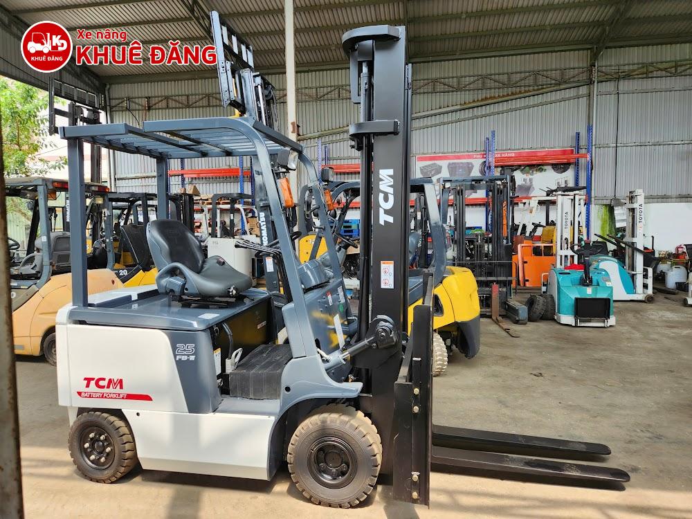 Xe nâng điện ngồi lái 2.5 tấn TCM FB25-7, 4m, đóng mở càng