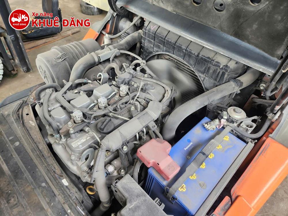 Xe nâng dầu 2.5 tấn Toyota 02-8FD25, sàng khung, sx 2020