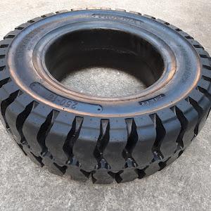 Lốp đặc xe nâng 250-15 Phoenix