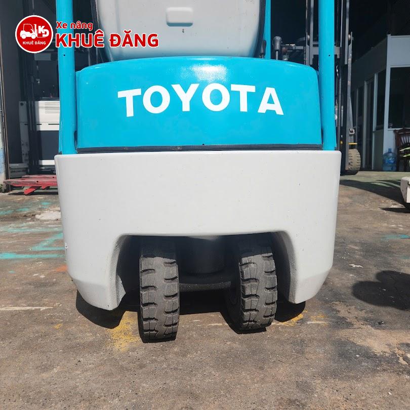 2 bánh sau xe nâng Toyota 3FBKL5