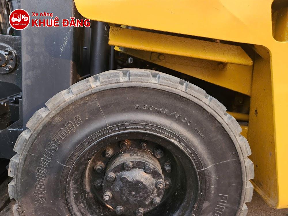 Xe nâng dầu 1.8 tấn Komatsu FD18 gắn gầu xúc