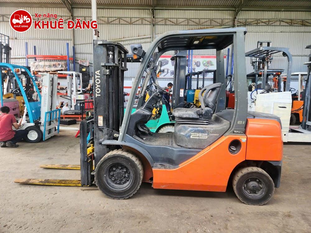 Xe nâng dầu 2.5 tấn Toyota 02-8FD25, sàng khung, sx 2020