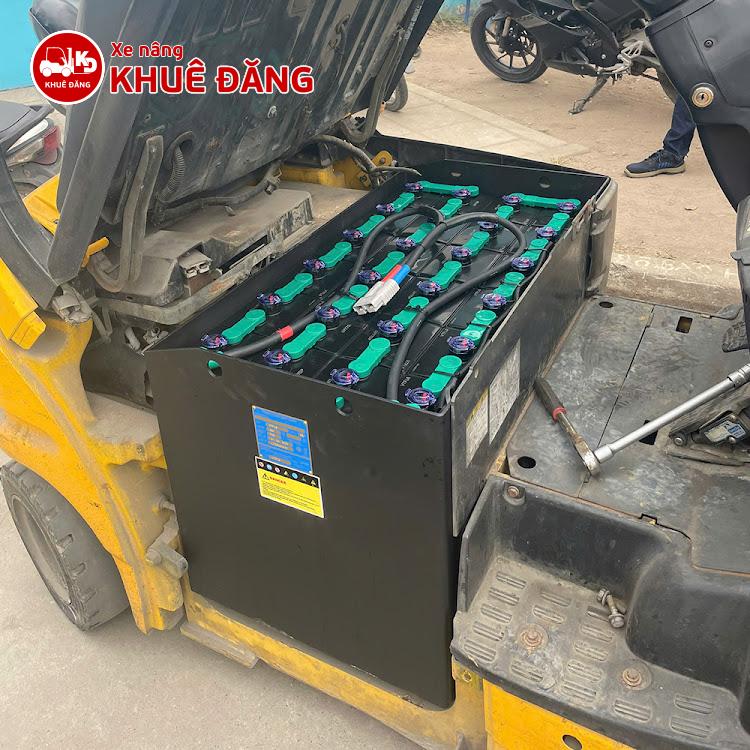 Thay bình xe nâng điện 1.5 tấn Komatsu tại KCN Tân Tạo