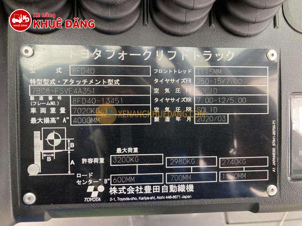 1369-Xe nâng dầu 4 tấn Toyota 8FD40
