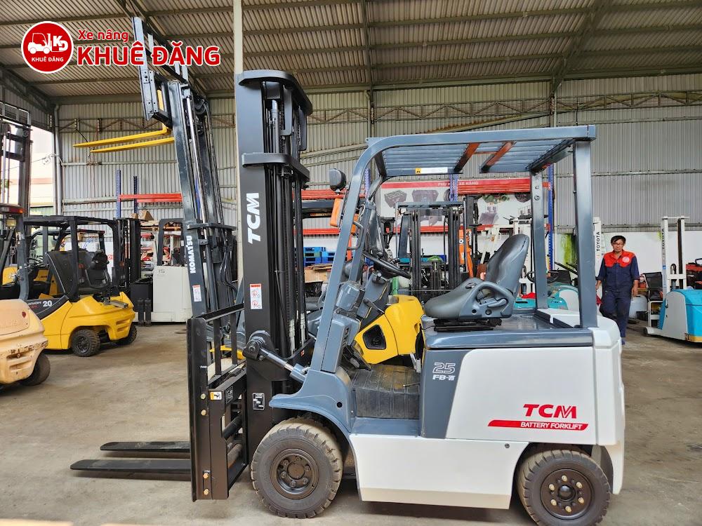 Xe nâng điện ngồi lái 2.5 tấn TCM FB25-7, 4m, đóng mở càng