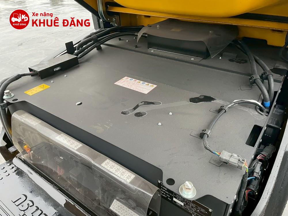 Xe nâng điện ngồi lái Komatsu FE30-2