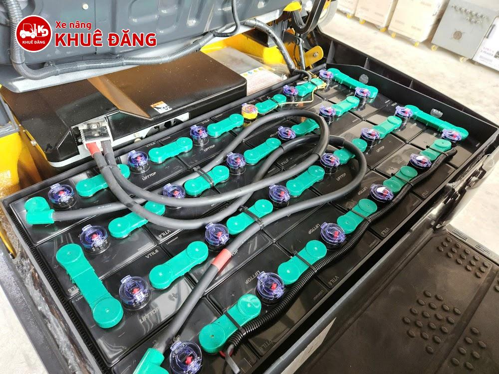 Bình xe nâng điện ngồi lái Komatsu FB15-12 tại Tân Tạo