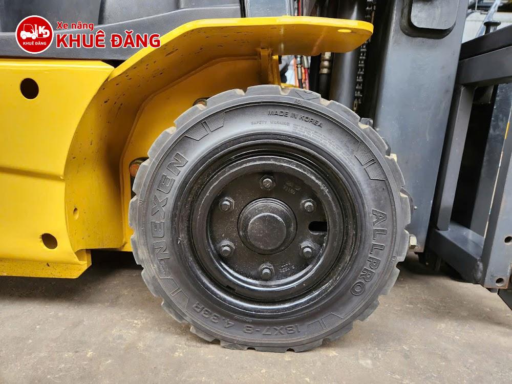 Xe nâng điện ngồi lái 1.8 tấn Komatsu FB18-12 có bánh trước là bánh đặc 18x7-8