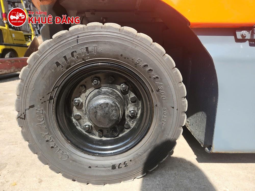 Xe nâng điện ngồi lái 1.5 tấn Toyota 7FB15, 3m có SAS