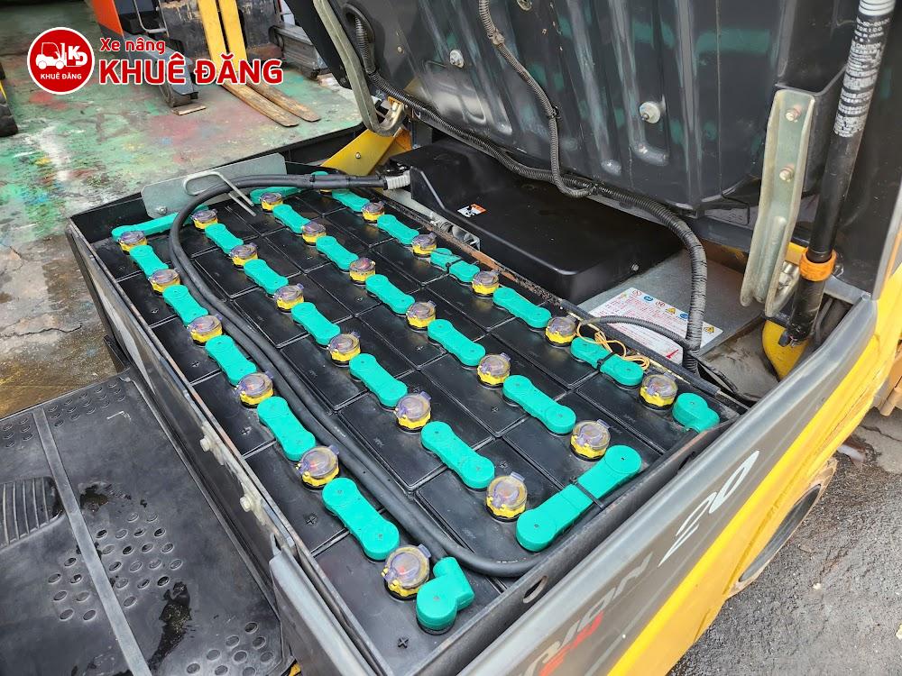Xe nâng điện 2 tấn Komatsu FB20A-12 dùng bình điện 48v