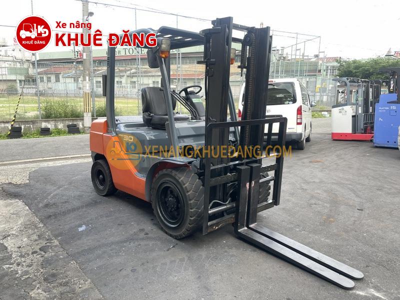 814-Xe nâng dầu 3 tấn Toyota 8FD30