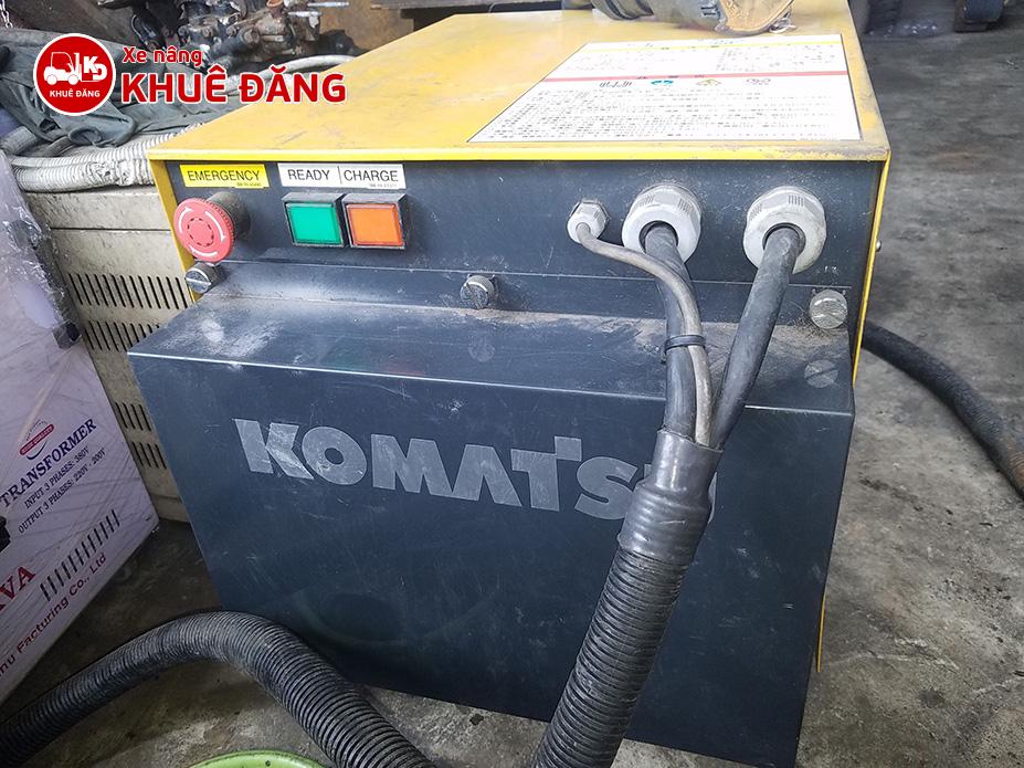 Bộ sạc nhanh trên xe nâng Komatsu FE25-1