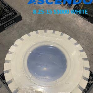 Bánh đặc 825-15 Ascendo màu trắng
